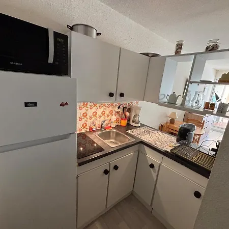 Grand F2 40 M2 Centre Port, Loggia 5m2, Vue Jardin, Belle Terrasse, Parking Prive *