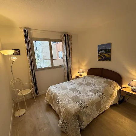 Grand F2 40 M2 Centre Port, Loggia 5m2, Vue Jardin, Belle Terrasse, Parking Prive *
