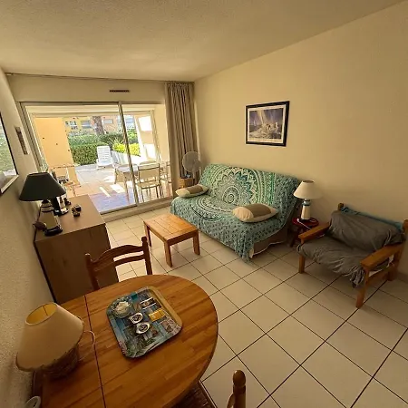 Grand F2 40 M2 Centre Port, Loggia 5m2, Vue Jardin, Belle Terrasse, Parking Prive Agde