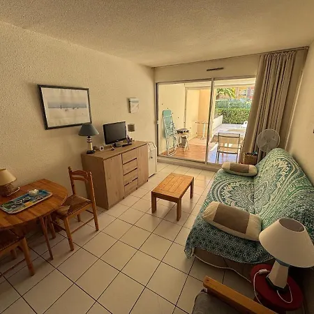 Grand F2 40 M2 Centre Port, Loggia 5m2, Vue Jardin, Belle Terrasse, Parking Prive * Agde