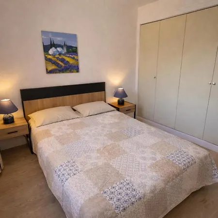 Grand F2 40 M2 Centre Port, Loggia 5m2, Vue Jardin, Belle Terrasse, Parking Prive דירה אגדה