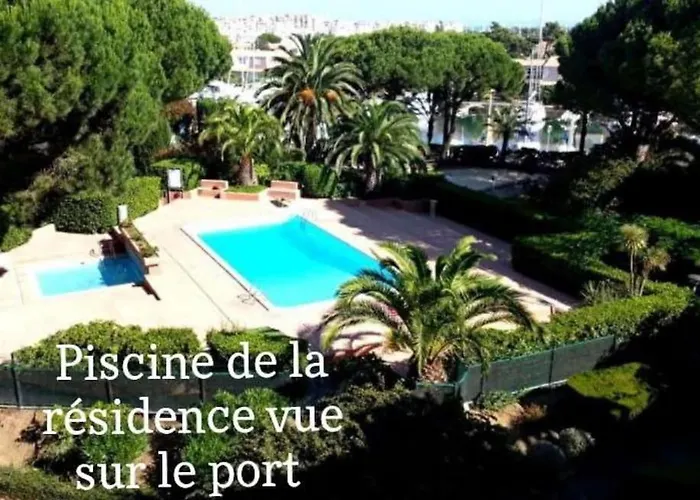 Grand F2 40 M2 Centre Port, Loggia 5m2, Vue Jardin, Belle Terrasse, Parking Privé Agde