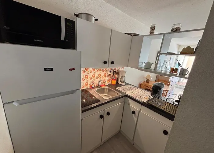 Grand F2 40 M2 Centre Port, Loggia 5m2, Vue Jardin, Belle Terrasse, Parking Privé *