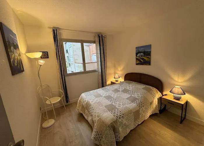 Grand F2 40 M2 Centre Port, Loggia 5m2, Vue Jardin, Belle Terrasse, Parking Privé *