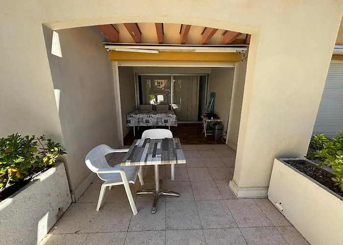 Apartamento Grand F2 40 M2 Centre Port, Loggia 5m2, Vue Jardin, Belle Terrasse, Parking Privé *